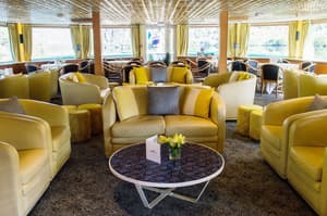 CroisiEurope MS Vasco de Gama Lounge Bar.jpg